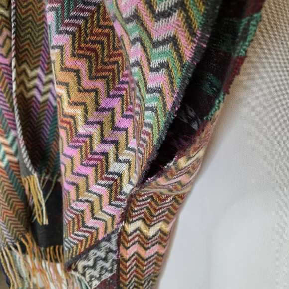 RIIQIICHY Women One-Size NWT Colorful Chevron Patterned Poncho - Picture 5 of 11